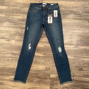 Skinny Ankle Jeans - NEW WITH TAGS! Never Worn! Size 2 - Sofia Vergara